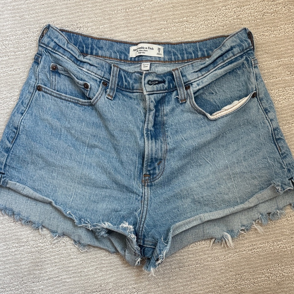 Abercrombie & Fitch The Mom Short High Rise Curve Love